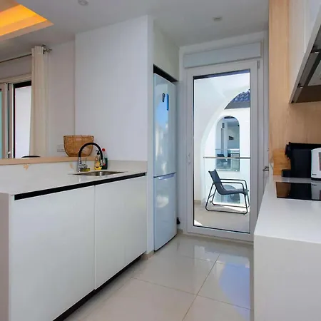 Sunset Paradise - Sleeps 4 Pool Terrace & Views Apartment